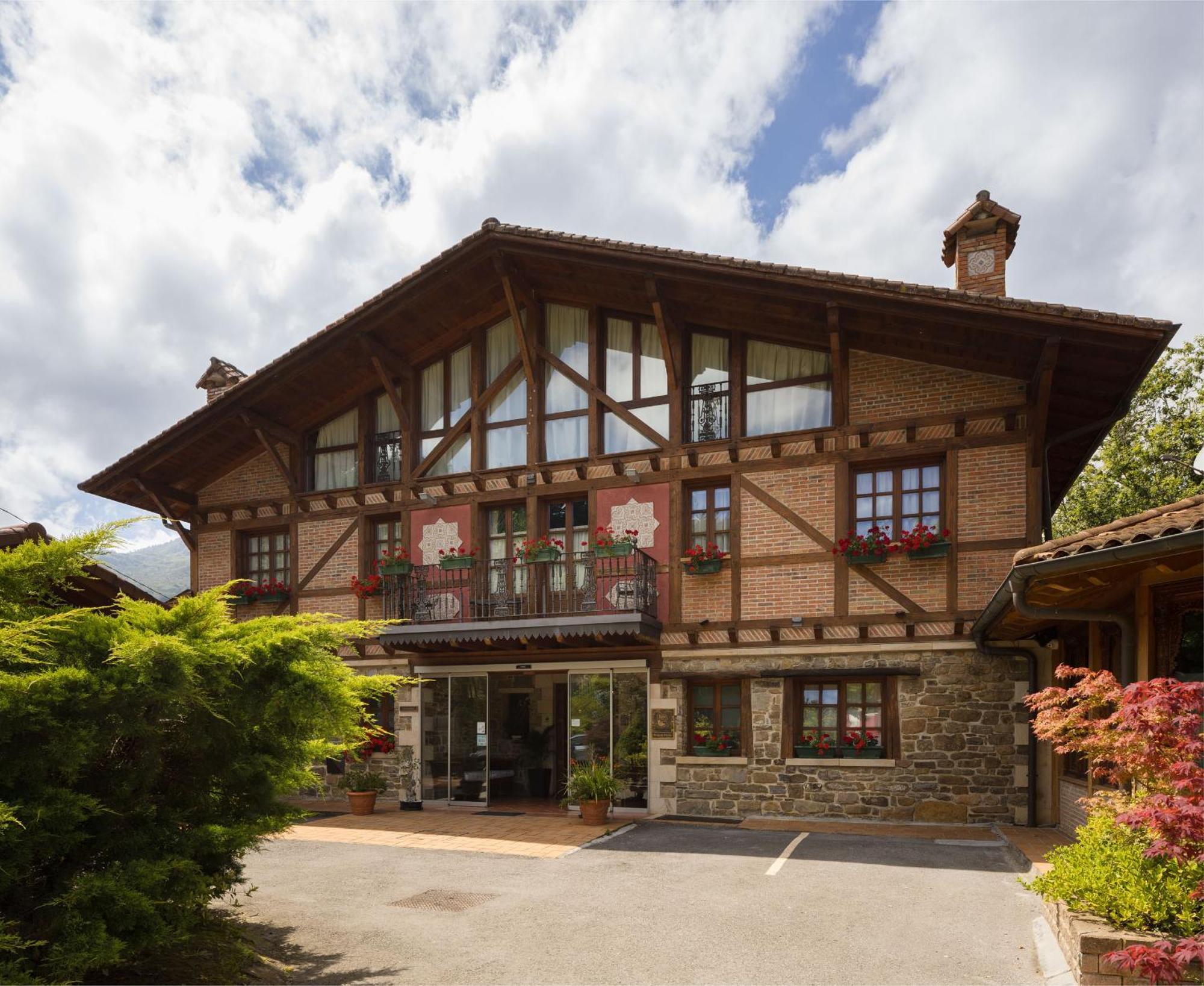 Hotel & Spa Etxegana Zeanuri Exteriör bild