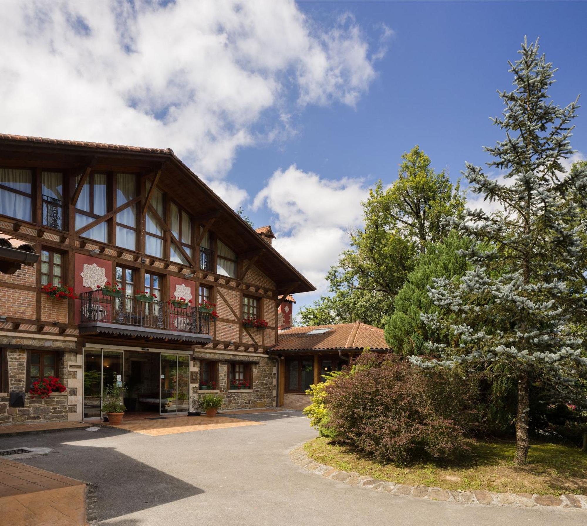 Hotel & Spa Etxegana Zeanuri Exteriör bild